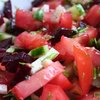 Салат из свежих овощей со свеклой и специями