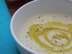 Суп из сельдерея с картофелем и трюфельным маслом