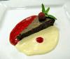 Миндально-шоколадный десертный пирог с красным и белым соусом